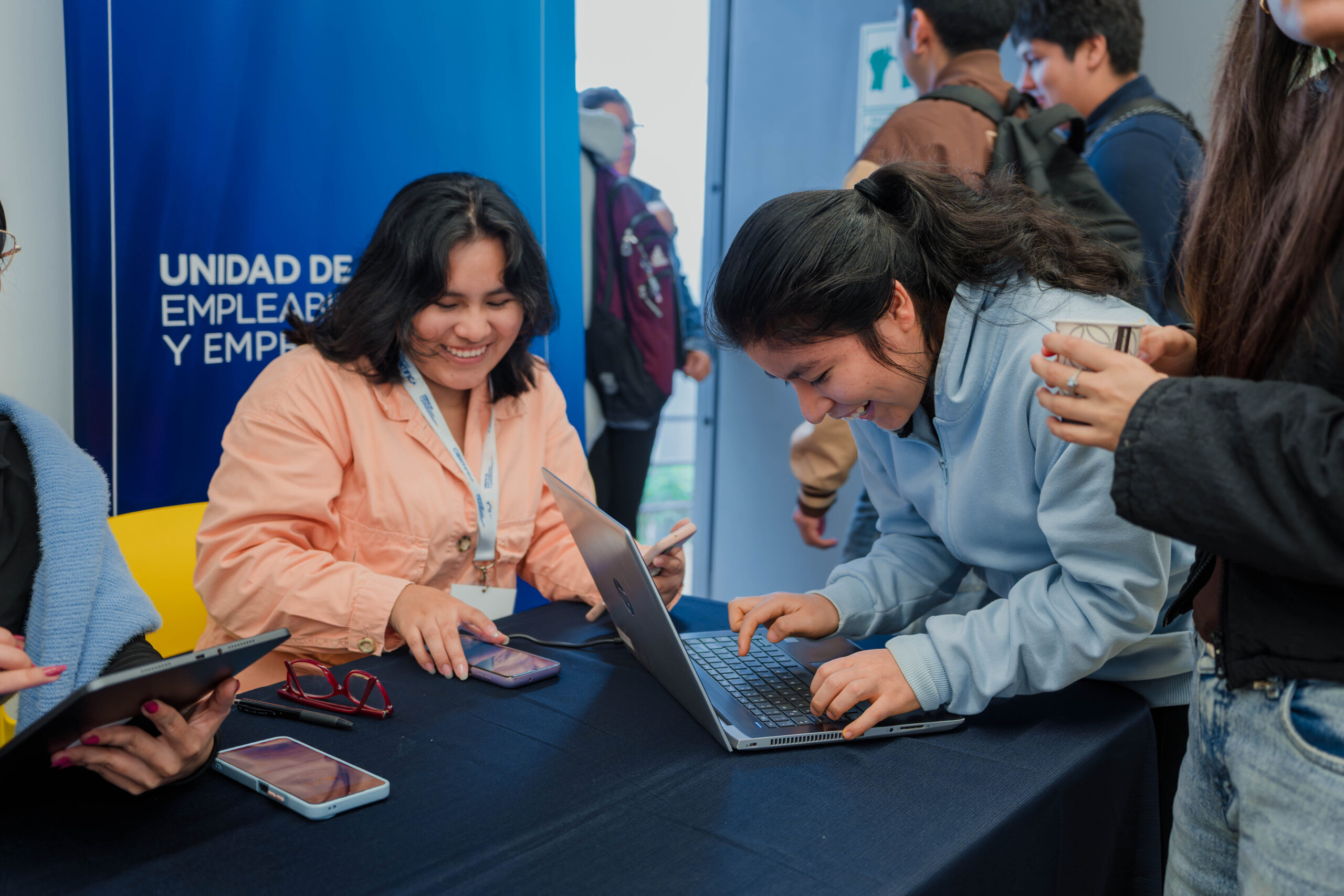 Durante este periodo, avanzaremos en la implementación de iniciativas orientadas a fortalecer nuestros sistemas institucionales, con el fin de hacerlos más inclusivos y efectivos.