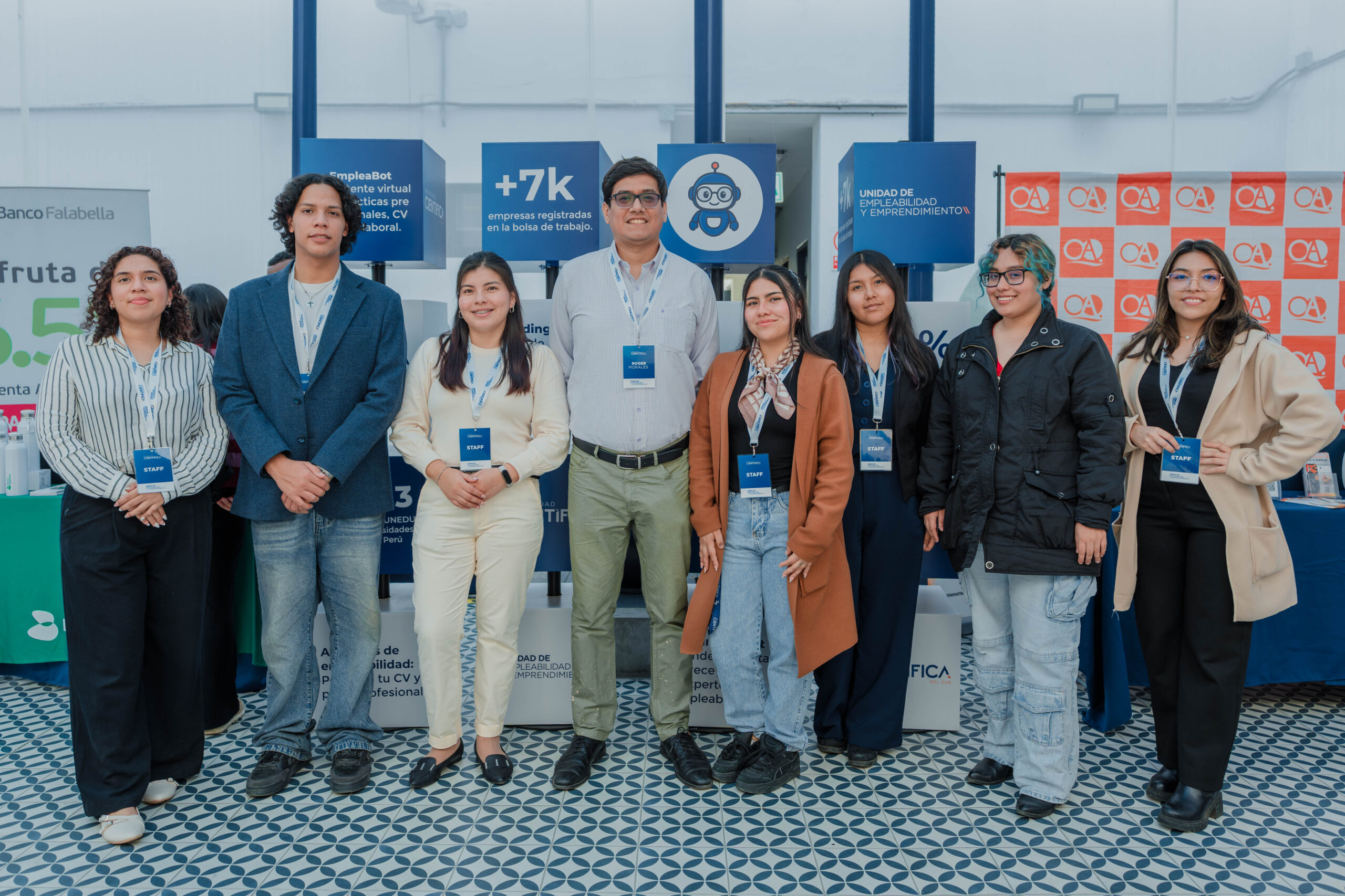 Espacios de diálogo directo que permitieron a los estudiantes conocer de primera mano la cultura organizacional y las expectativas del entorno profesional.