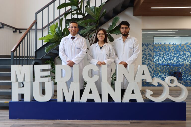 Equipo de Neobot de UCSUR liderado por el doctor Ángel Samanez