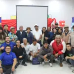 Pescadores artesanales e investigadores durante el programa de cultivo de algas en Pisco