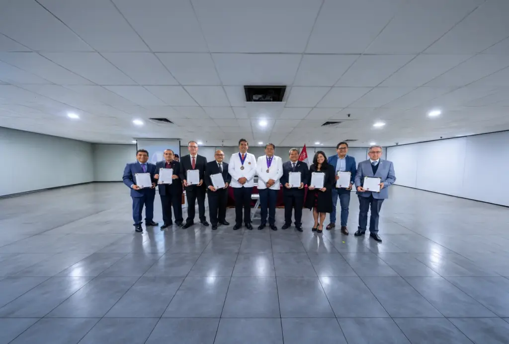 Flor Santa Cruz es nombrada miembro del Comité de Educación Médica del CMP