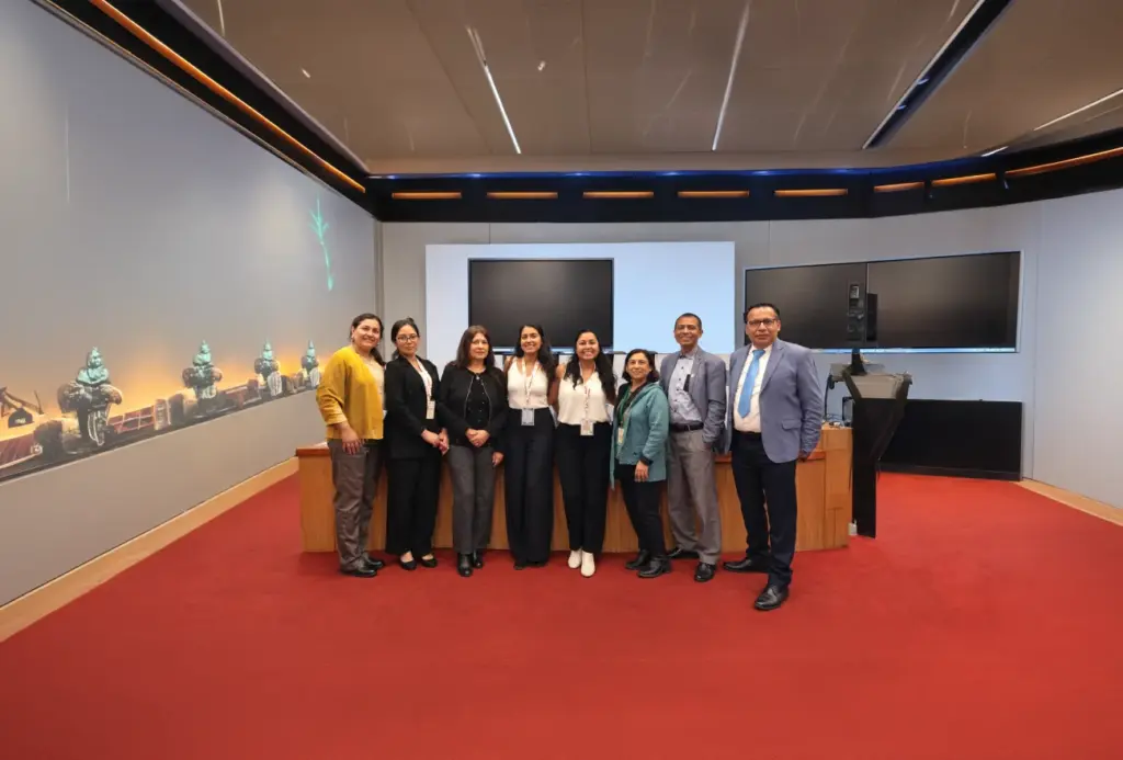 Personsa reunidas por el reconocimiento a Científica por obtener el primer puesto en Cosméticos en CONAPEFYB 2025