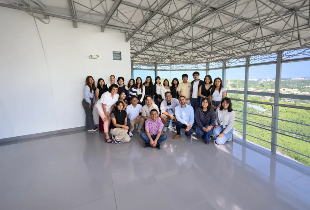Personas reunidas por la nueva carrera de Ciencias Políticas y Relaciones Internacionales