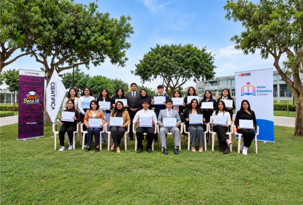 Universidad Científica del Sur entrega 16 becas integrales a jóvenes de Beca 18